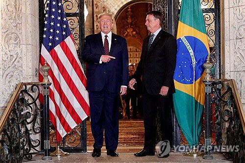 2020년 3월 마러라고 리조트에서 만난 트럼프와 보우소나루[로이터 연합뉴스 자료사진. 재판매 및 DB 금지]