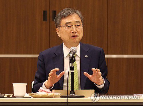 조현 외교장관(도쿄=연합뉴스) 박상현 특파원 = 조현 외교부 장관이 30일 도쿄 주일 한국대사관에서 열린 주일 특파원 대상 간담회에서 향후 한일관계를 미래 지향적으로 만들어 가야 한다고 강조하고 있다. 2025.7.30 psh59@yna.co.kr