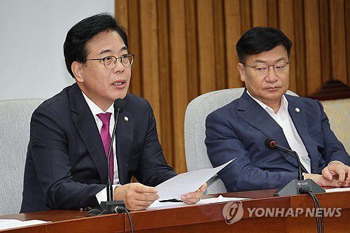 송언석 비상대책위원장 발언     (서울=연합뉴스) 박동주 기자 = 국민의힘 송언석 비상대책위원장 겸 원내대표가 1일 서울 여의도 국회에서 열린 원내대책회의에서 발언하고 있다. 2025.8.1     pdj6635@yna.co.kr (끝)