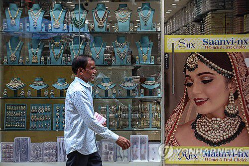 인도 뭄바이 보석 가게[EPA 연합뉴스. 재판매 및 DB 금지]