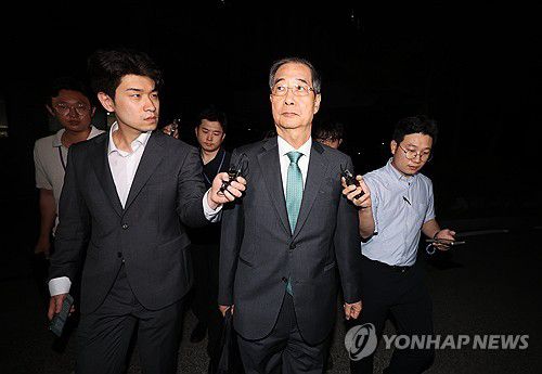 한덕수 전 국무총리, 내란특검 조사 종료(서울=연합뉴스) 임화영 기자 = 한덕수 전 국무총리가 2일 서울 서초구 서울고검에서 내란특검 조사를 받은 뒤 청사를 떠나고 있다. 2025.7.3 hwayoung7@yna.co.kr