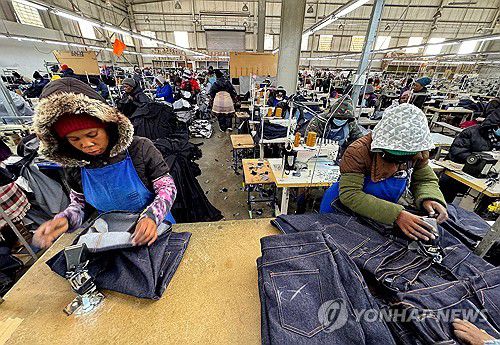 레소토 공장 노동자들[로이터 연합뉴스. 재판매 및 DB 금지]