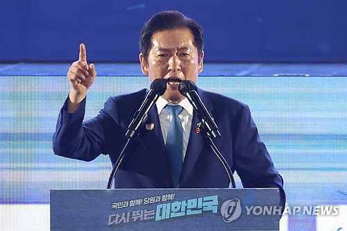 정청래 신임 당대표 수락연설(고양=연합뉴스) 김주성 기자 = 더불어민주당 정청래 신임 당대표가 2일 고양 킨텍스에서 열린 전국당원대회에서 당대표직 수락연설을 하고 있다. 2025.8.2 utzza@yna.co.kr