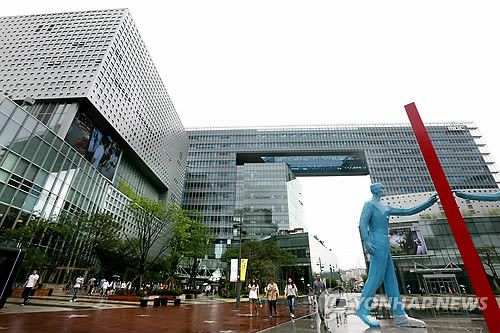 MBC 사옥 (서울=연합뉴스) 김수진 기자 = 사진은 서울 마포구 상암동 MBC 신사옥 모습. 2014.8.4     ksujin@yna.co.kr