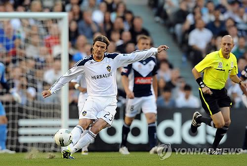 LA 갤럭시에서 뛰던 2011년 베컴의 경기 모습[EPA=연합뉴스 자료사진]