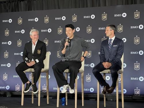 LAFC 기자회견에서 질문에 답하는 손흥민(로스앤젤레스=연합뉴스) 임미나 특파원 = 손흥민이 6일(현지시간) 미국 로스앤젤레스(LA) BMO 스타디움에서 열린 LAFC 기자회견에서 취재진의 질문에 답하고 있다. 2025.8.7 mina@yna.co.kr