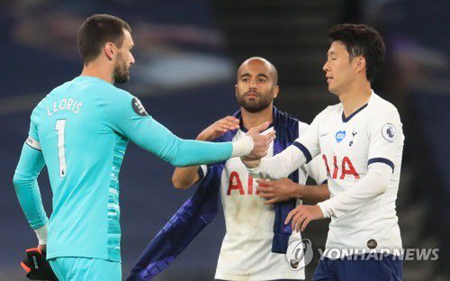 토트넘에서 함께 뛰었던 위고 요리스(맨왼쪽)와 손흥민[EPA=연합뉴스 자료사진]