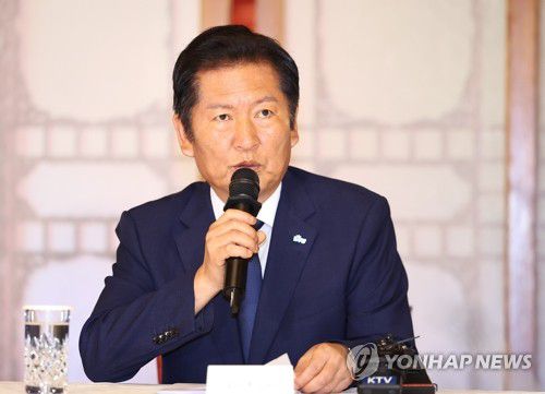 고위당정협의회, 발언하는 정청래 대표(서울=연합뉴스) 서대연 기자 = 더불어민주당 정청래 대표가 10일 서울 종로구 삼청동 총리공관에서 열린 고위당정협의회에서 발언하고 있다. 2025.8.10 dwise@yna.co.kr