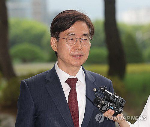 내란특검 출석하며 발언하는 조경태 의원(서울=연합뉴스) 류영석 기자 = 국민의힘 조경태 의원이 11일 서울 서초구 서울고등검찰청에 마련된 내란특검 사무실로 참고인 조사를 위해 출석하며 발언하고 있다. 2025.8.11 ondol@yna.co.kr