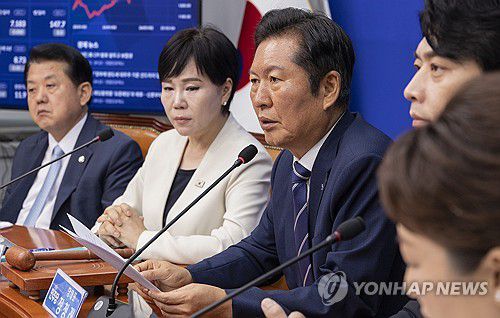 발언하는 정청래(서울=연합뉴스) 황광모 기자 = 더불어민주당 정청래 대표가 11일 국회에서 열린 최고위원회의에서 발언하고 있다. 2025.8.11 hkmpooh@yna.co.kr