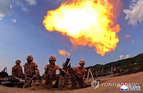 북한, 전술적 포병구분대 사격훈련경기 진행(평양 조선중앙통신=연합뉴스) 북한은 지난 11일 전군의 전쟁수행능력과 임전태세를 완비하기 위한 인민군 총참모부의 전투훈련계획에 따라 조선인민군 대연합부대관하 전술적 포병구분대들의 사격훈련경기를 진행했다고 조선중앙통신이 12일 보도했다. 이번 훈련은 박정천 노동당 중앙군사위원회 부위원장 겸 당 중앙위원회 비서가 참관했으며, 리영길 인민군 총참모장이 동행했다. 김정은 국무위원장은 참관하지 않았다. 2025.8.12      [국내에서만 사용가능. 재배포 금지. For Use Only in the Republic of Korea. No Redistribution] nkphoto@yna.co.kr