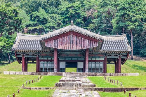 안정감을 주는 익릉 정자각과 자연 지형을 살린 향로와 어로 [사진/백승렬 기자]