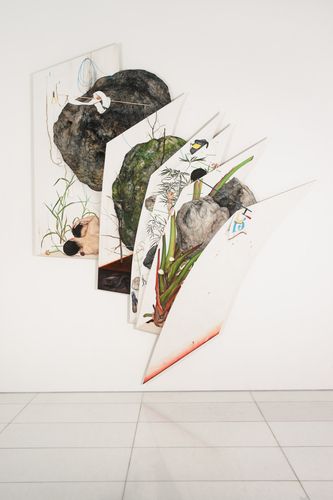 이진주 작 '슬픔과 돌'광목에 수간채색, 386x322㎝ [아라리오갤러리 서울 제공. 재판매 및 DB 금지]