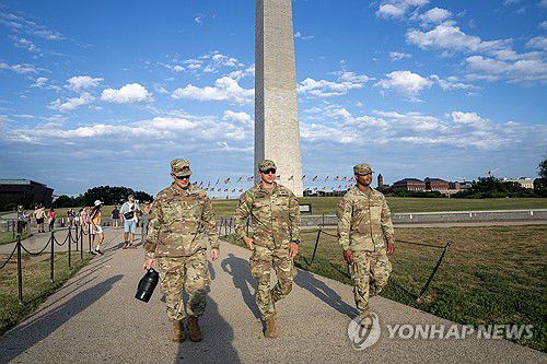 워싱턴DC 도심 순찰하는 주방위군 [UPI 연합뉴스. 재판매 및 DB 금지]