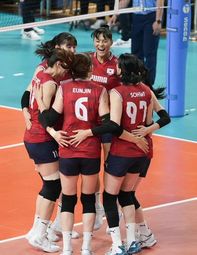 득점 후 기뻐하는 한국 여자배구 대표팀 선수들[대한배구협회 제공. 재판매 및 DB 금지]
