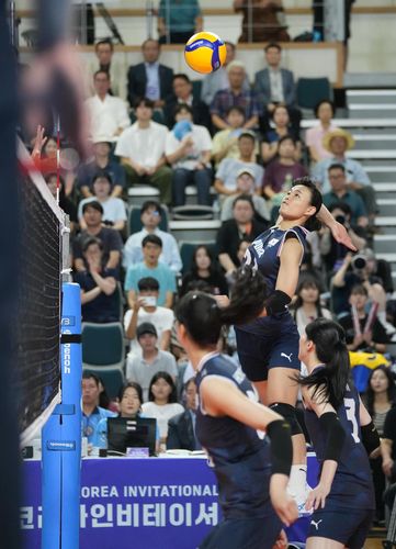 스파이크하는 문지윤[대한배구협회 제공. 재판매 및 DB 금지]