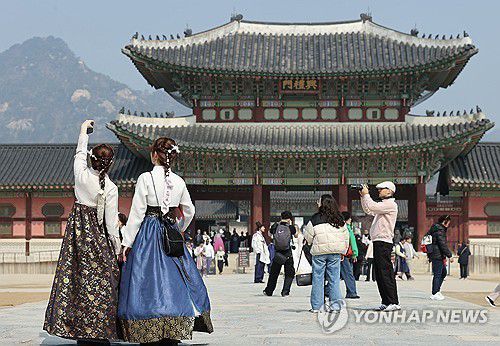 경복궁 찾은 관광객들[연합뉴스 자료사진. 재판매 및 DB 금지]