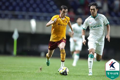 대전과 경기에 나선 광주 아시니의 드리블 모습.[한국프로축구연맹 제공. 재판매 및 DB 금지]