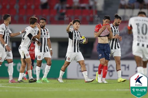 만회골 터트린 서울 조영욱(가운데).[한국프로축구연맹 제공. 재판매 및 DB 금지]