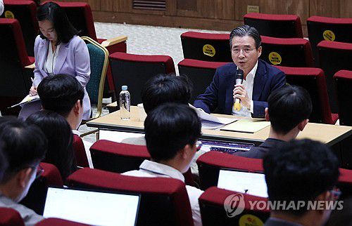 기자간담회하는 김용범 정책실장(서울=연합뉴스) 한상균 기자 = 김용범 정책실장이 20일 용산 대통령실에서 기자간담회를 하고 있다. 2025.8.20 xyz@yna.co.kr