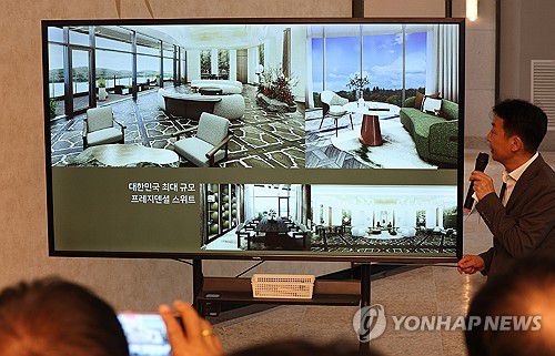 'VIP 모셔라'…경주 APEC 앞두고 분주한 호텔(경주=연합뉴스) 윤관식 기자 = 21일 경북 경주시 소노캄 경주 리모델링 공사 현장에서 언론인 초청 APEC 현장 준비상황 설명회가 열린 가운데 호텔 관계자가 VIP유치를 위한 숙소 리모델링 상황을 설명하고 있다. 2025.8.21 psik@yna.co.kr