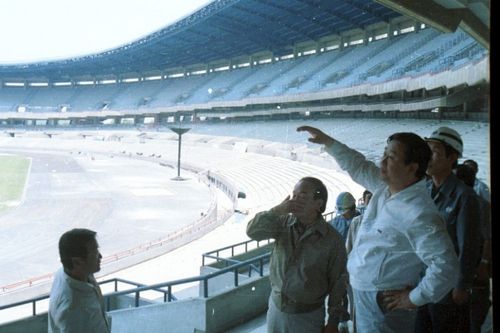 올림픽경기장 건설 현장을 시찰하는 염보현 시장[서울역사편찬원 제공. 재판매 및 DB 금지]