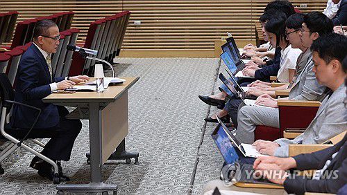 위성락 안보실장 기자간담회(서울=연합뉴스) 한상균 기자 = 위성락 국가안보실장이 22일 서울 용산 대통령실에서 한미, 한일 정상회담 등 현안 관련 기자간담회를 하고 있다. 2025.8.22 xyz@yna.co.kr