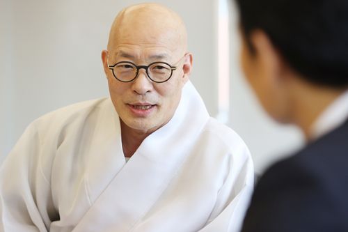 인터뷰하는 대한불교조계종 총무원장 진우스님(서울=연합뉴스) 강민지 기자 = 대한불교조계종 총무원장 진우스님이 20일 서울 종로구 소재 조계사에서 연합뉴스와 인터뷰를 하고 있다. 2025. 8. 24      mjkang@yna.co.kr