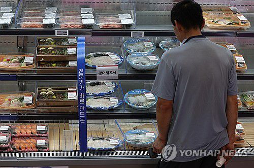 양식장 광어 폐사…광어 가격 상황은?(서울=연합뉴스) 김성민 기자 = 지난달 27일 서울 한 대형마트에 광어 세꼬시 등이 진열돼 있다. 2025.7.27 ksm7976@yna.co.kr