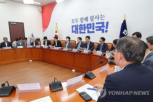 민주당 3대특검 종합대응특위(서울=연합뉴스) 류영석 기자 = 전현희 민주당 3대특검 종합대응특위 총괄위원장이 25일 서울 여의도 국회에서 열린 특위 전체회의에 참석해 발언하고 있다. 2025.8.25 ondol@yna.co.kr