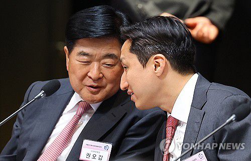 HD현대 권오갑 회장과 정기선 수석부회장[연합뉴스 자료사진]