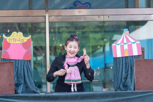 인형극 '북극성을 찾아랏!'에서 공연하는 문재현 일제강점기 방정환선생의 업적을 다룬 인형극 [인형극단 아토 제공]