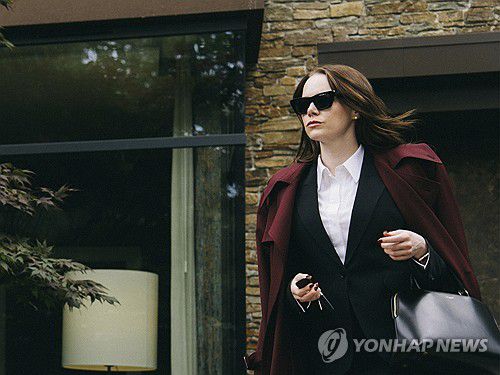 영화 '부고니아' 속 장면[Focus Features 제공. AP=연합뉴스 자료사진]