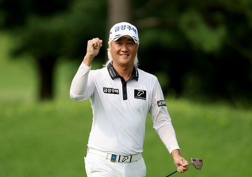 팬들의 응원에 답례하는 허인회.[KPGA 제공. 재판매 및 DB 금지]