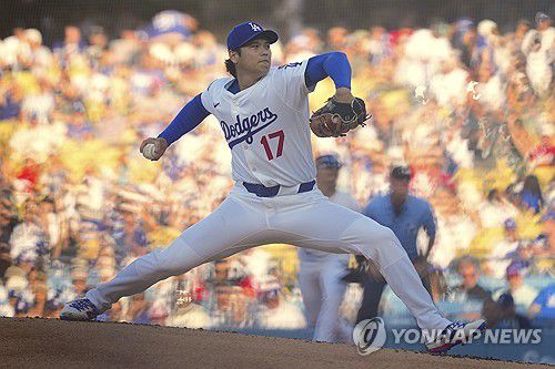 27일 다저스 홈경기에서 투구하는 오타니 쇼헤이[AP=연합뉴스. 재판매 및 DB 금지]