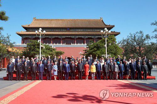지난 2015년 중국 전승절 기념행사 참석한 각국 정상들[연합뉴스 자료사진]