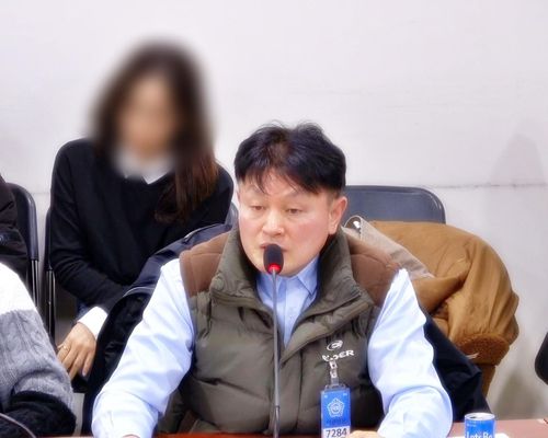 지난해 1월 유기피해인특별법 제정 필요성 공청회서 발언하는 유진수 대표[고아권익연대 제공]