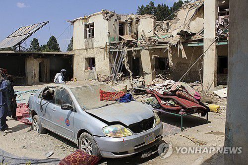 파괴된 아프간 호스트주 주택 건물[AP 연합뉴스. 재판매 및 DB 금지]