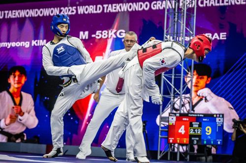 공격 시도하는 배준서(왼쪽)[태권도 진흥재단 제공. 재배포 및 DB 금지]