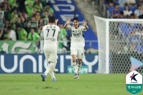 울산전에서 리그 14호 골을 터트린 전북 전진우(오른쪽)의 세리머니 모습. [한국프로축구연맹 제공. 재판매 및 DB 금지]