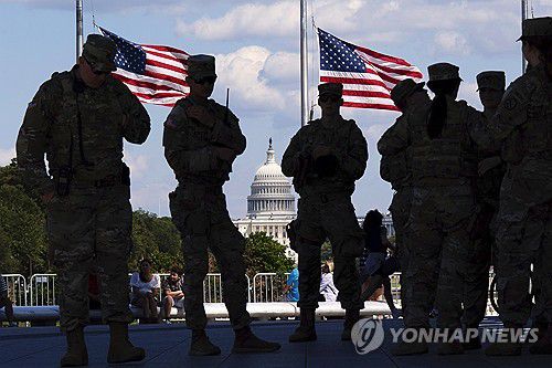 워싱턴DC에 배치된 주방위군[AP=연합뉴스. 재판매 및 DB 금지]