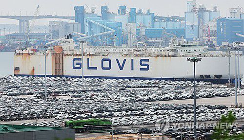 수출 대기 중인 자동차[연합뉴스 자료사진]