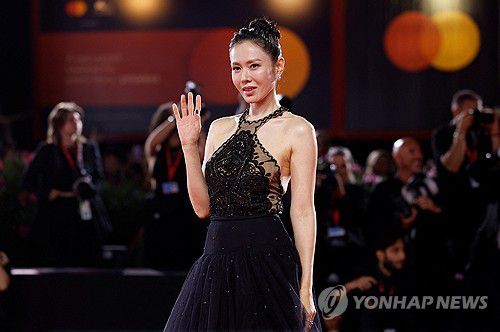 영화 '어쩔수가없다'의 배우 손예진제82회 베네치아영화제 영화 '어쩔수가없다' 프리미어 상영회에서 배우 손예진의 모습 [로이터=연합뉴스 자료사진]