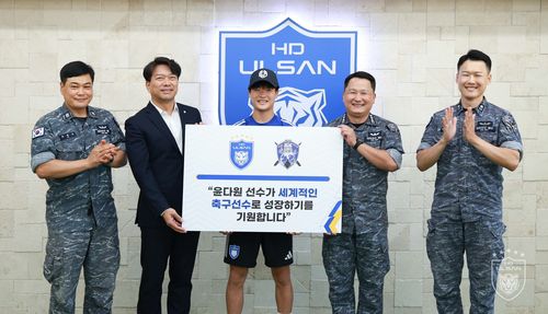 해군 잠수함사령부 '홍범도함' 장학금 후원[울산 HD 제공. 재판매 및 DB 금지]