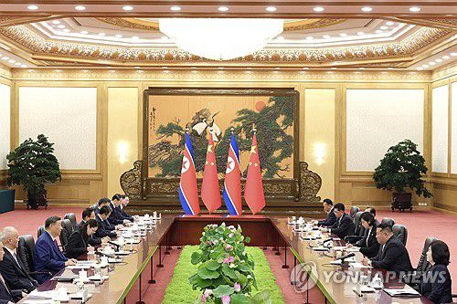 북중 정상회담[AP·신화=연합뉴스. 재판매 및 DB 금지]