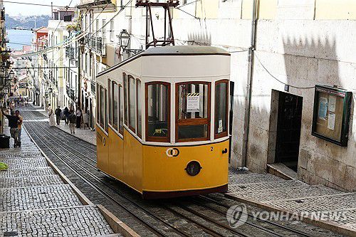 리스본 푸니쿨라[로이터=연합뉴스. 재판매 및 DB 금지]