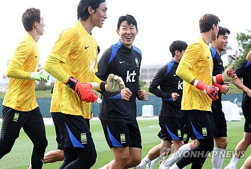 훈련하는 손흥민(뉴욕=연합뉴스) 윤동진 기자 = 2일(현지시간) 미국 뉴욕주 아이칸 스타디움에서 열린 한국 축구 대표팀 훈련에서 손흥민이 밝은 표정으로 훈련에 임하고 있다. 2025.9.3 mon@yna.co.kr