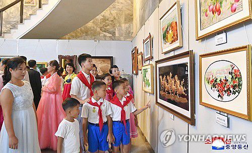 북한, 정권 수립 77주년 전국조각·공예축전 개막(평양 조선중앙통신=연합뉴스) 북한은 정권 수립 77주년(9·9절)을 맞아 제6차 전국조각·공예축전을 지난 4일 평양국제문화회관에서 개막했다고 조선중앙통신이 5일 보도했다. 2025.9.5      [국내에서만 사용가능. 재배포 금지. For Use Only in the Republic of Korea. No Redistribution] nkphoto@yna.co.kr