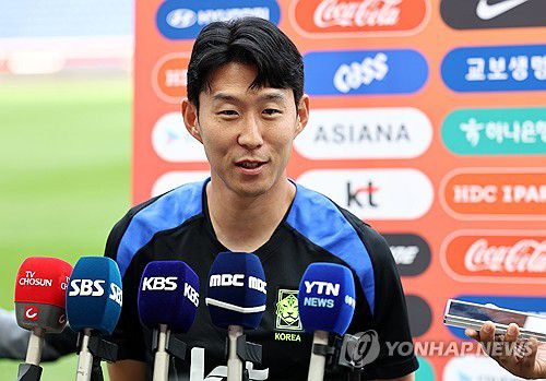 기자회견하는 손흥민(해리슨[미국 뉴저지주]=연합뉴스) 윤동진 기자 = 한국 축구 국가대표 손흥민이 5일(현지시간) 미국 뉴저지주 해리슨 스포츠일러스트레이티드 스타디움에서 열린 기자회견에서 취재진 질문에 답하고 있다. 2025.9.6 mon@yna.co.kr