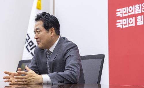 연합뉴스와 인터뷰하는 국민의힘 장동혁 대표    (서울=연합뉴스) 황광모 기자 = 국민의힘 장동혁 대표가 지난 5일 국회 내 대표실에서 연합뉴스와 가진 인터뷰에서 향후 정국 전망과 당 운영 방안에 대해 말하고 있다. 2025.9.7     hkmpooh@yna.co.kr